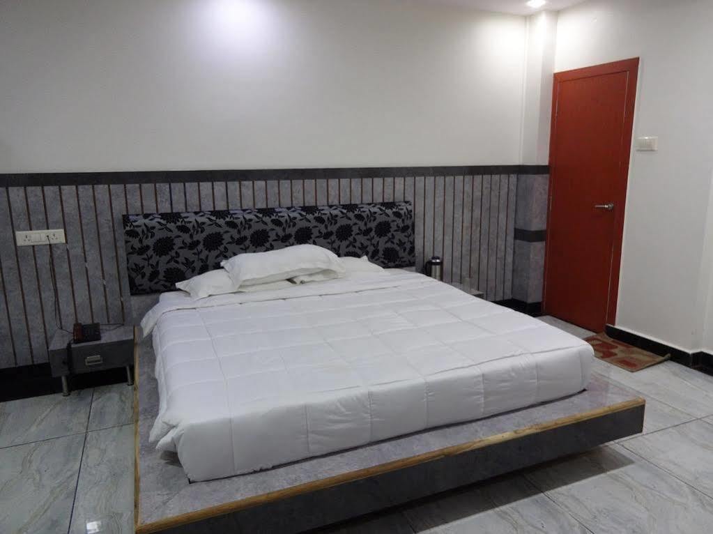 Hotel Shree Vinayak Palace بوبال المظهر الخارجي الصورة
