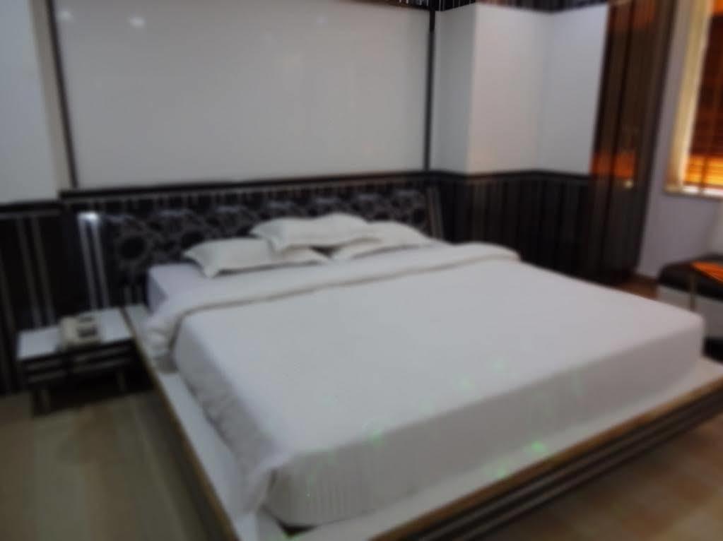 Hotel Shree Vinayak Palace بوبال المظهر الخارجي الصورة