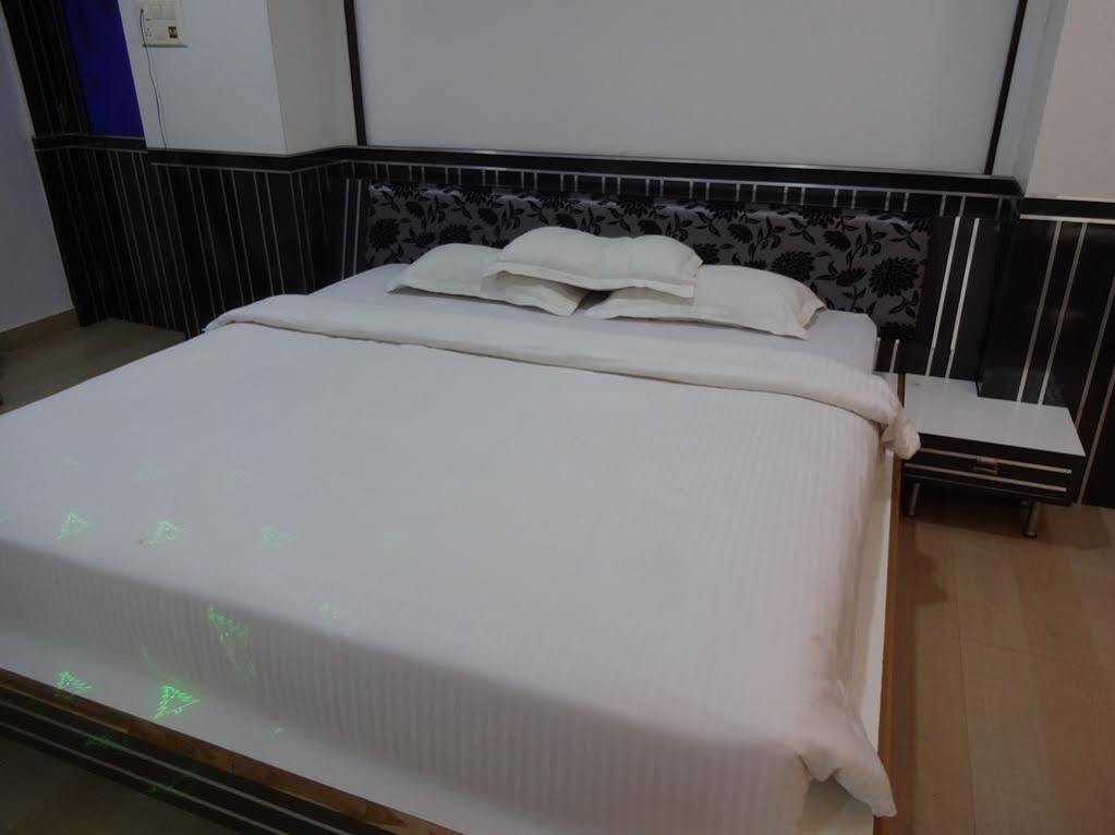 Hotel Shree Vinayak Palace بوبال المظهر الخارجي الصورة